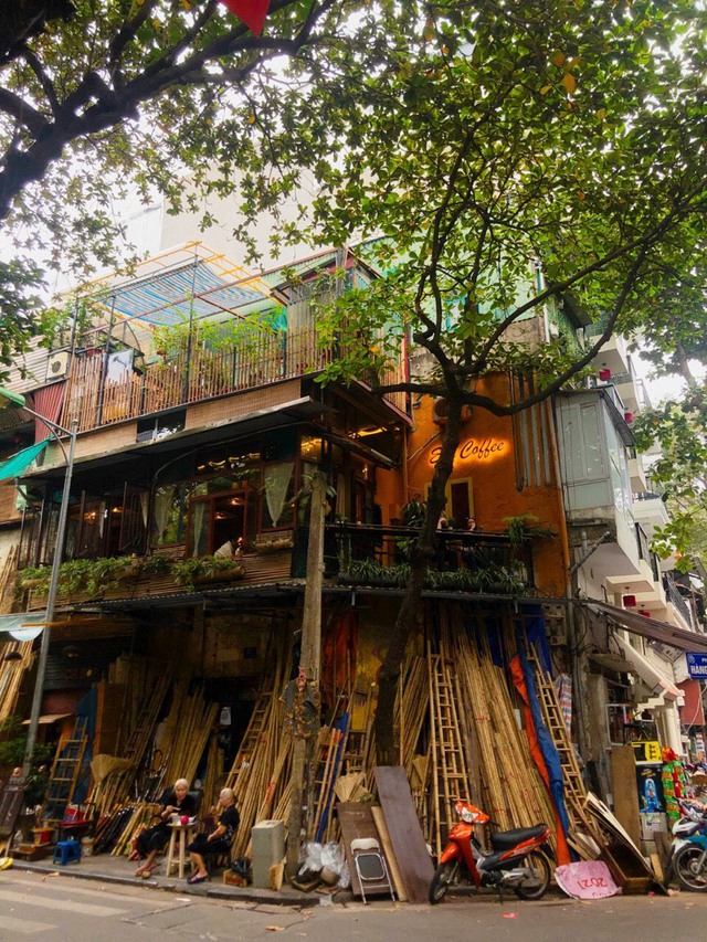4 super nice cafes to live slowly when Hanoi's winter comes: Cozy, peaceful space, very suitable for watching the city on cold days - Photo 13.