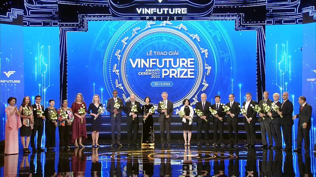 Nhà sáng lập VinFuture tại lễ trao giải mùa 2 - Ảnh 2.