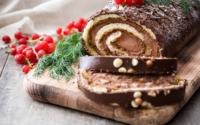 Tại sao trên thế giới món bánh trông như khúc gỗ lại trở thành huyền thoại trong đêm Giáng Sinh? - Ảnh 8.