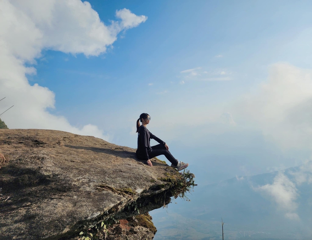 Kết thúc năm cũ, người người đổ xô đi trekking tại những cột mốc hùng vĩ từ miền Bắc đến miền Trung - Ảnh 12.