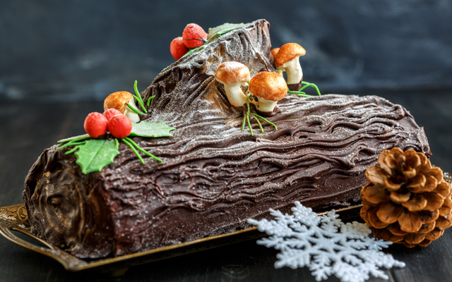 Tại sao trên thế giới món bánh trông như khúc gỗ lại trở thành huyền thoại trong đêm Giáng Sinh? - Ảnh 2.