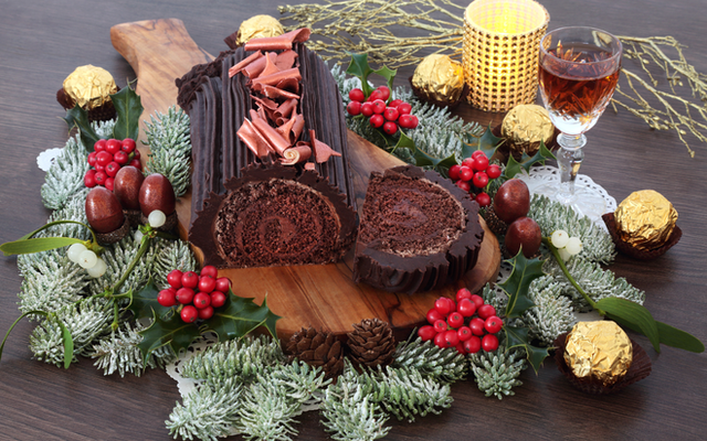 Tại sao trên thế giới món bánh trông như khúc gỗ lại trở thành huyền thoại trong đêm Giáng Sinh? - Ảnh 17.