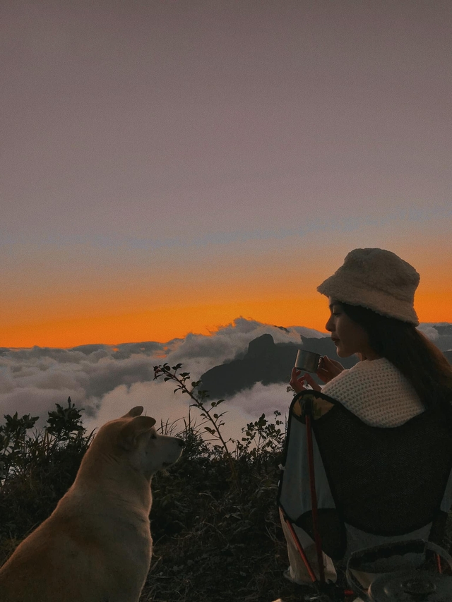 Kết thúc năm cũ, người người đổ xô đi trekking tại những cột mốc hùng vĩ từ miền Bắc đến miền Trung - Ảnh 16.