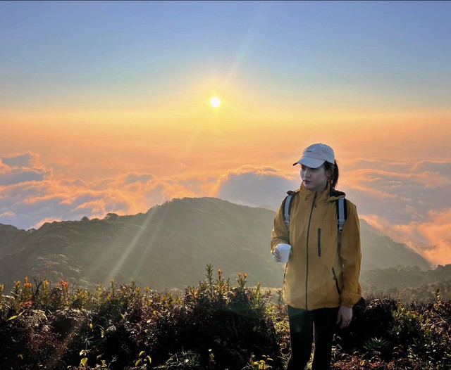 Kết thúc năm cũ, người người đổ xô đi trekking tại những cột mốc hùng vĩ từ miền Bắc đến miền Trung - Ảnh 14.