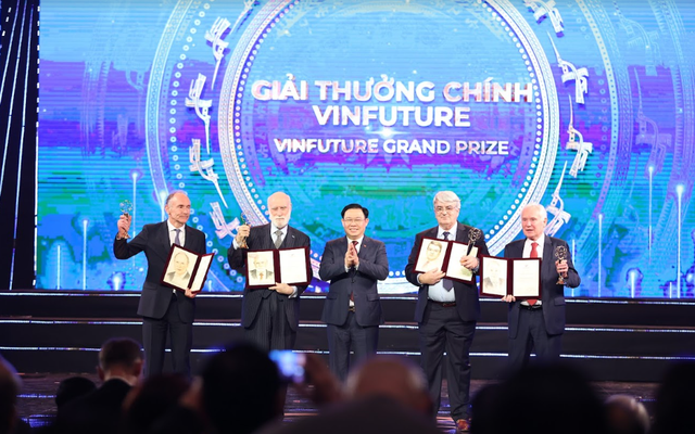 VinFuture Mùa 2 trao giải 3 triệu USD cho "cha đẻ" của công nghệ web, cáp quang và Internet