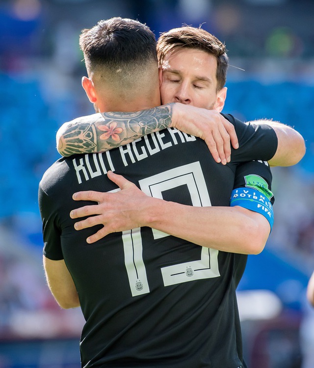 Tình bạn đáng ngưỡng mộ của Messi và Aguero: Gặp gỡ từ thời niên thiếu, cùng trải qua bi kịch và vinh quang sau gần hai thập kỷ sánh vai - Ảnh 4.