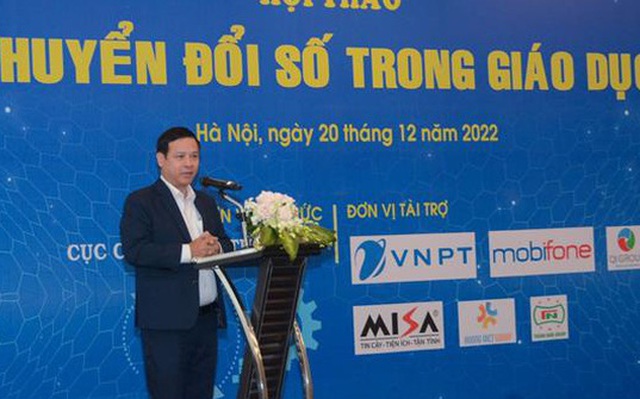Thứ trưởng Nguyễn Hữu Độ phát biểu khai mạc hội thảo chuyển đổi số giáo dục năm 2022.