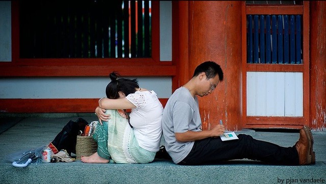 Trung Quốc và quả bom đang chực chờ nổ tung: Không nhà, ít tiền, người trẻ sợ kết hôn - Ảnh 2.