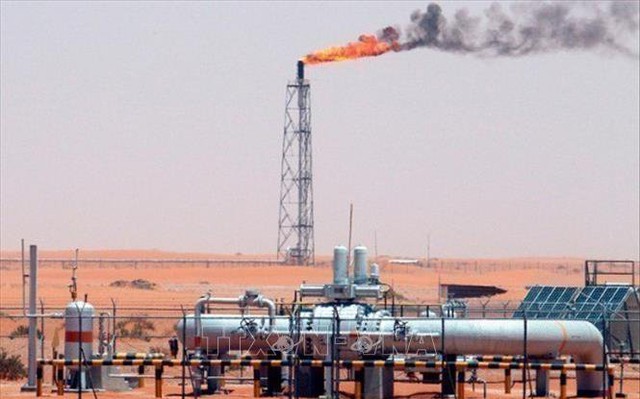Một nhà máy lọc dầu ở UAE. Ảnh: EPA/TTXVN