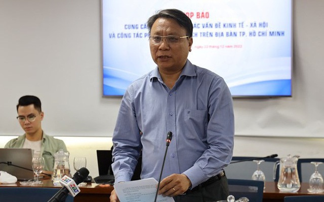 Ông Nguyễn Quốc Hiển cung cấp thông tin về tiến độ tuyến đường sắt đô thị số 1 trong năm 2023. Ảnh: TTBC TP Hồ Chí Minh
