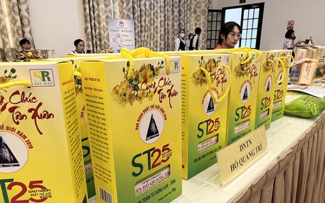 Một loại gạo Việt Nam xuất khẩu được trưng bày trong một hội thi về gạo ngon năm 2022 - Ảnh: THẢO THƯƠNG