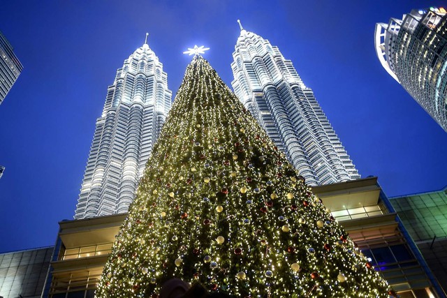 Chiêm ngưỡng không khí Giáng sinh tại những tòa nhà ấn tượng nhất hành tinh - Ảnh 3.