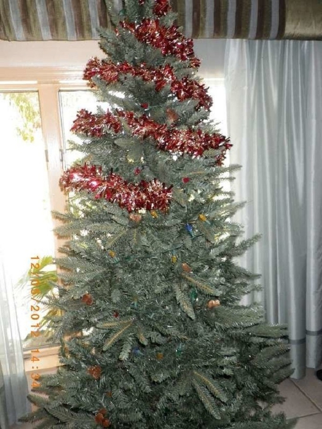 Những cây thông Noel xấu xí khiến dân mạng cười đau bụng - Ảnh 9.