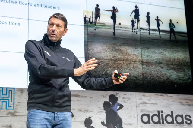 Cơn bĩ cực của Adidas: Ngồi trên đống giày hơn 500 triệu Euro tồn kho, cổ phiếu thấp nhất 6 năm, nội bộ lục đục, CEO bị cách chức - Ảnh 5.