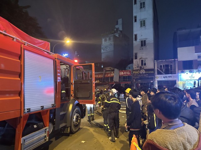 Cháy lớn tại cửa hàng sửa xe phố Hoàng Công Chất- Hà Nội - Ảnh 8.