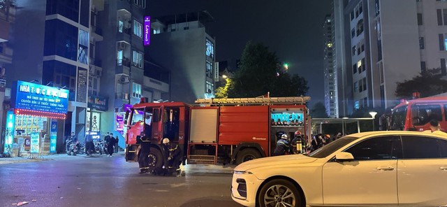 Cháy lớn tại cửa hàng sửa xe phố Hoàng Công Chất- Hà Nội - Ảnh 6.