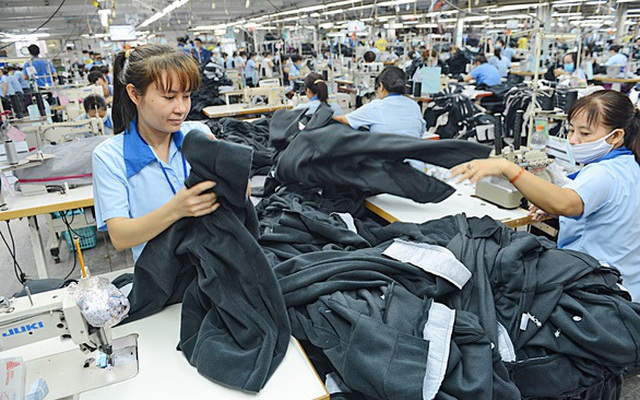 Sản xuất hàng dệt may xuất khẩu sang thị trường Mỹ và châu Âu tại Công ty cổ phần SXTM May Sài Gòn (Garmex Saigon JS) - Ảnh: QUANG ĐỊNH