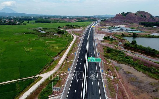 Tuyến Tiên Yên - Móng Cái dài 63,26 km theo hình thức đối tác công tư (PPP), hợp đồng BOT, tổng mức đầu tư hơn 9.110 tỷ đồng. Ảnh: Huy Hùng/TTXVN