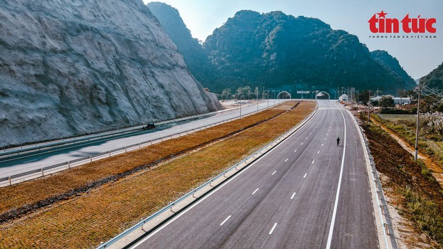 Dồn lực thông xe kỹ thuật 4 dự án trọng điểm trên cao tốc Bắc Nam 2017 - 2020 - Ảnh 4.