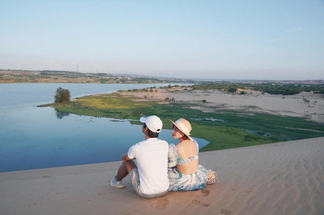 Phan Thiet - There is no airport, it takes more than 4 hours by car, but why do many people still choose as a destination?  - Photo 1.