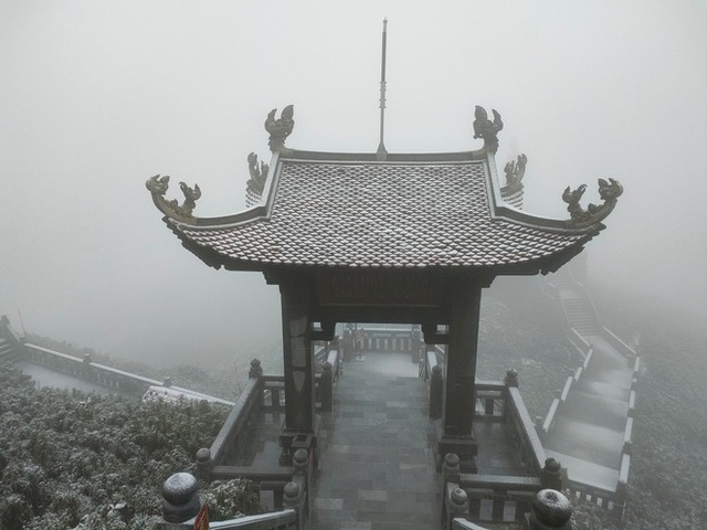 Snow has covered the top of Fansipan, people are excited: Go to Sa Pa quickly - Photo 5.