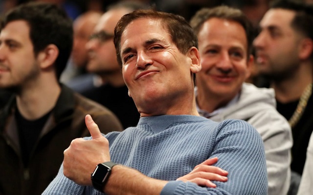 12 tuổi đã bán từ túi đựng rác đến con tem rồi trở thành tỷ phú nổi tiếng Shark Tank Mỹ, Mark Cuban khuyên: Kinh doanh không khó nhưng hãy bắt đầu với thứ bạn có thể làm chủ