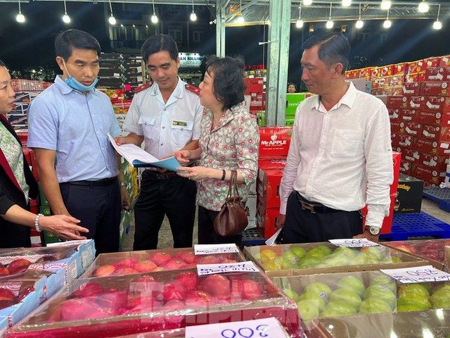 Trái cây Trung Quốc ‘đội lốt’ Thái Lan tràn ngập chợ TPHCM - Ảnh 10.
