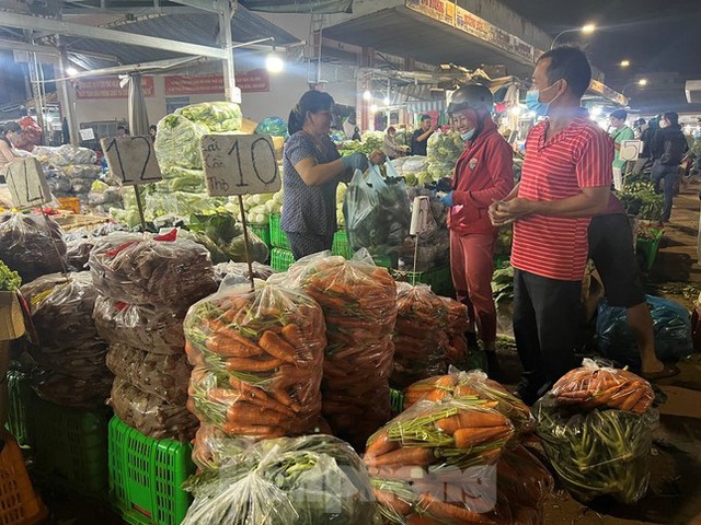 Trái cây Trung Quốc ‘đội lốt’ Thái Lan tràn ngập chợ TPHCM - Ảnh 7.