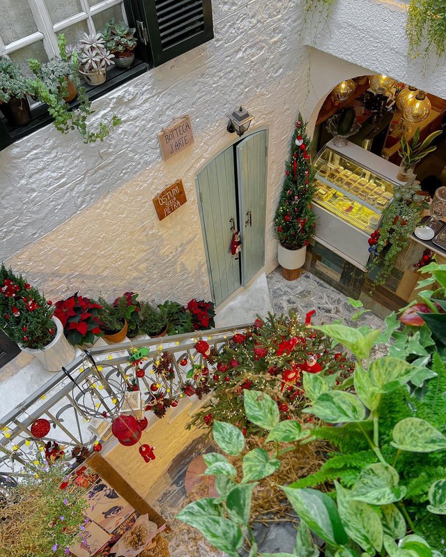 Hưởng ứng không khí Giáng sinh sớm tại những quán cà phê nằm trong ngôi biệt thự phong cách Châu Âu - Ảnh 16.