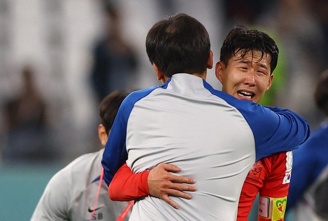  Những giọt nước mắt trái chiều của Suarez và Son Heung Min  - Ảnh 15.