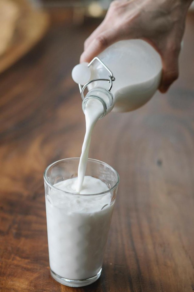 3 sai lầm khi uống sữa khiến sữa mất hết chất dinh dưỡng mà nhiều người mắc phải - Ảnh 2.