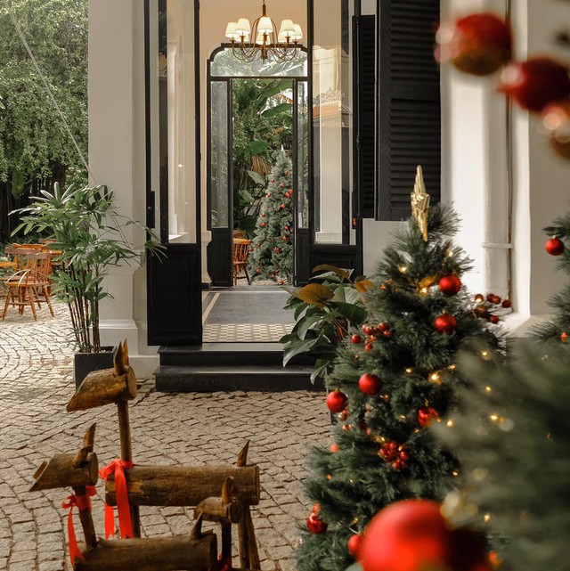 Responding to the early Christmas atmosphere at cafes located in European-style villas - Photo 8.