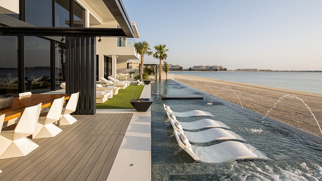 Cận cảnh biệt thự gần 800 tỷ đồng tại Dubai, mua nhà được tặng kèm Rolls-Royce và Ferrari - Ảnh 2.