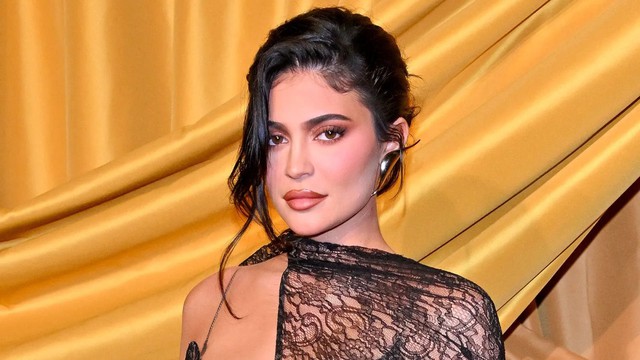 Bị Forbes tước danh hiệu tỷ phú vì thổi phồng tài sản, doanh nhân nóng bỏng Kylie Jenner từng kinh doanh ra sao? - Ảnh 1.