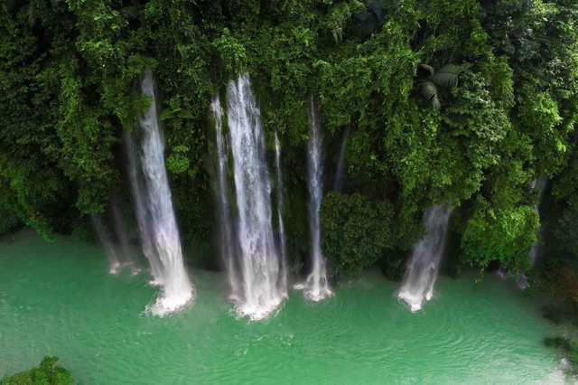 The 'fairy scene' at the foot of Rainfall waterfall captivates visitors when coming to Thai Nguyen - Photo 1.