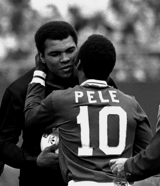 Cuộc đời phi thường của Pele qua ảnh: Từ cậu nhóc 17 tuổi chinh phục thế giới đến biểu tượng bất tử - Ảnh 16.