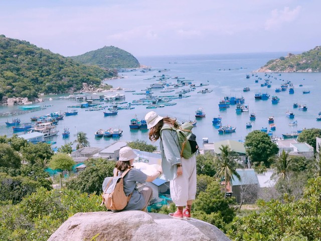 During the Lunar New Year, tourists in Ninh Thuan waters enjoy the fresh weather while enjoying the beautiful scenery and the absence of guests - Photo 21.