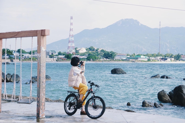 During the Lunar New Year, tourists in Ninh Thuan waters enjoy the fresh weather while enjoying the beautiful scenery and the absence of guests - Photo 6.