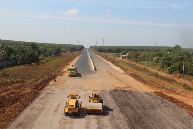 Cao tốc Phan Thiết - Dầu Giây trước ngày thông xe kỹ thuật - Ảnh 4.