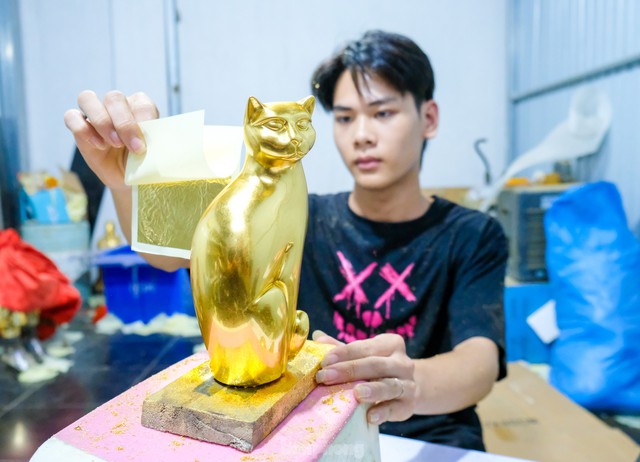 Chiêm ngưỡng linh vật mèo dát vàng 24k trình làng Tết Qúy Mão - Ảnh 5.