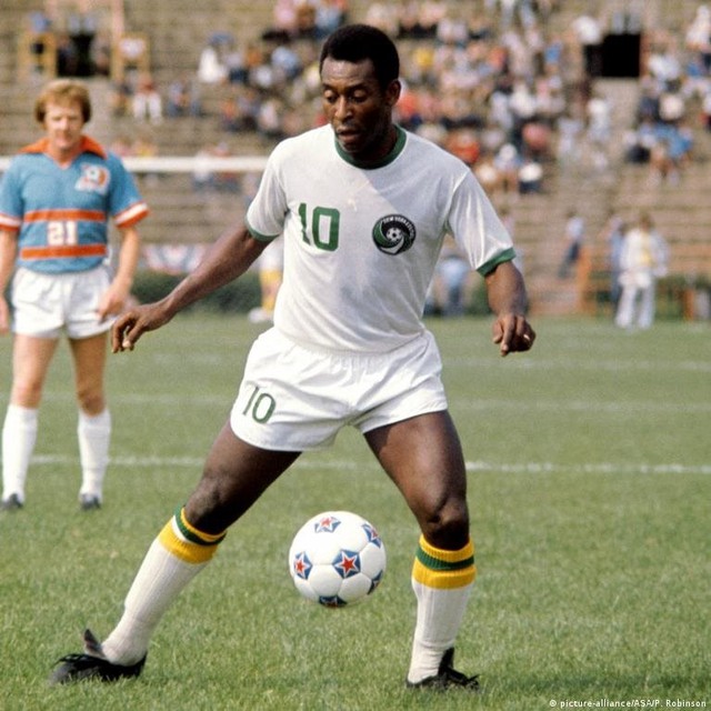 Thương tiếc Vua bóng đá: Nhìn lại 12 khoảnh khắc để đời của Pele - Ảnh 6.