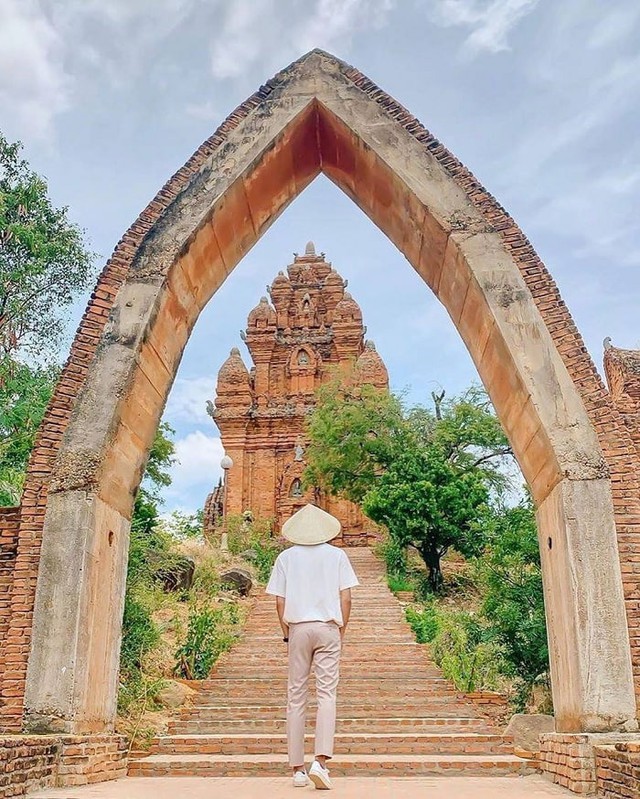 During the Lunar New Year, tourism in Ninh Thuan waters enjoys fresh weather while enjoying the beautiful scenery without any visitors - Photo 35.