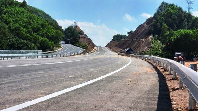 Khánh thành cao tốc hơn 7.600 tỷ đồng qua hai tỉnh Quảng Trị - TT-Huế - Ảnh 8.