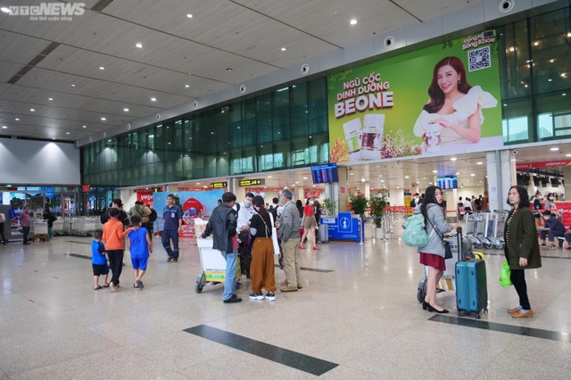 Sân bay Tân Sơn Nhất thông thoáng trong ngày đầu nghỉ Tết dương lịch 2023 - Ảnh 1.