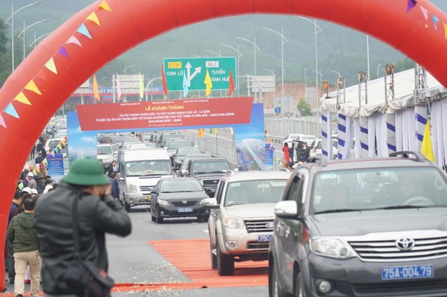 Khánh thành cao tốc hơn 7.600 tỷ đồng qua hai tỉnh Quảng Trị - TT-Huế - Ảnh 6.