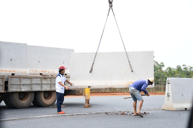 Hình ảnh bất ngờ ở tuyến cao tốc Phan Thiết - Dầu Giây ngày thông xe kỹ thuật - Ảnh 7.