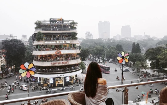 Không cần chen chúc vẫn có thể ngắm trọn countdown 2023 ở trung tâm Hà Nội với loạt quán cà phê dành cho hội mê quẩy - Ảnh 20.