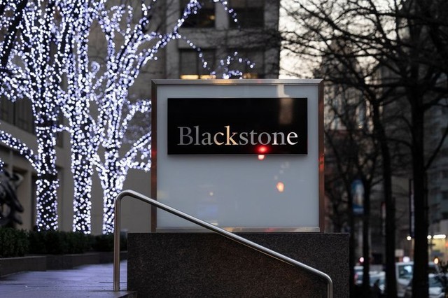 Blackstone hạn chế nhà đầu tư rút tiền khỏi quỹ đầu tư bất động sản: Dấu hiệu mới nhất  cho thấy lãi suất tăng bóp nghẹt thị trường như thế nào - Ảnh 1.