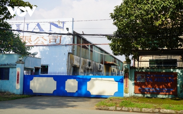 Công ty TNHH Tashuan (KCN Tân Tạo, quận Bình Tân) có vốn đầu tư Đài Loan tại Việt Nam. Doanh nghiệp đang gặp khó khăn về tài chính nên phải tạm thời đóng cửa. (Ảnh: Hoàng Minh)