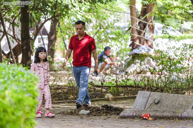 Vườn hoa 52 tỷ đồng ở Hà Nội xuống cấp trầm trọng, thành nơi đổ rác - Ảnh 15.